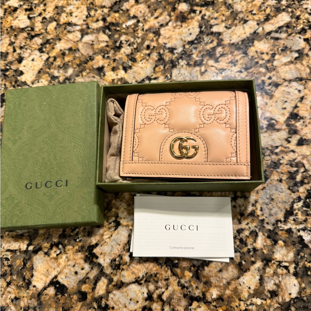 Gucci Tan Leather wallet with Gold Logo